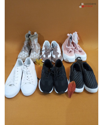 Chaussures - 80 paires